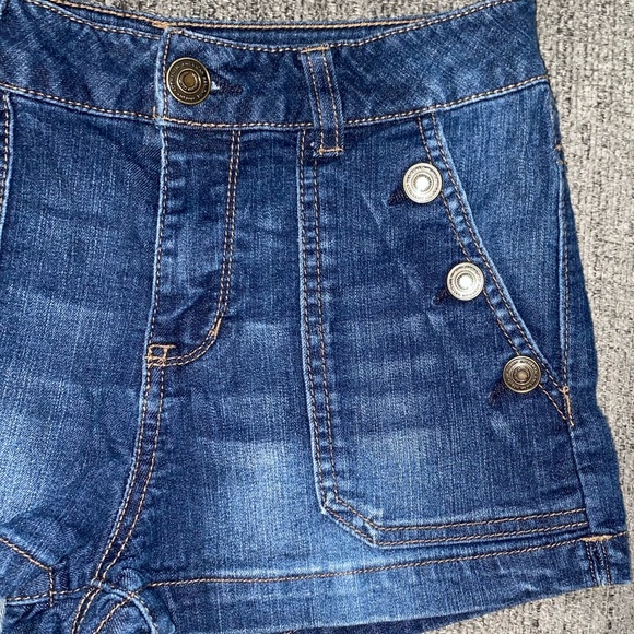 SO Dark Wash Denim Shorts With Button Details - Picture 3 of 6